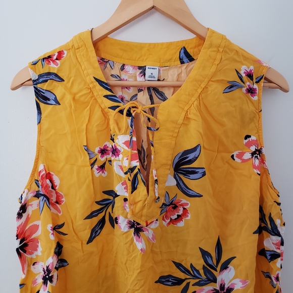 Old Navy || Yellow Floral Tie Neck Tank - Picture 4 of 4
